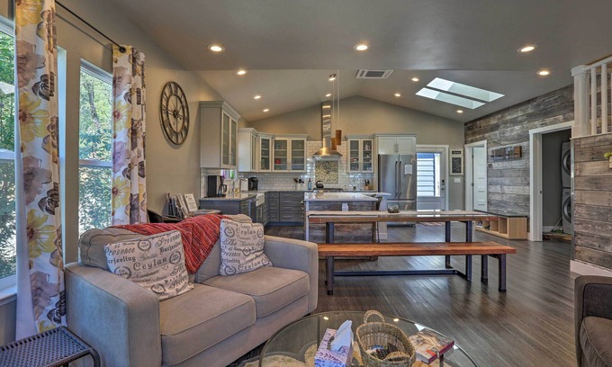 Diamond Springs House | ‘Sierra Sunset Inn’ - 3 Miles to Placerville!