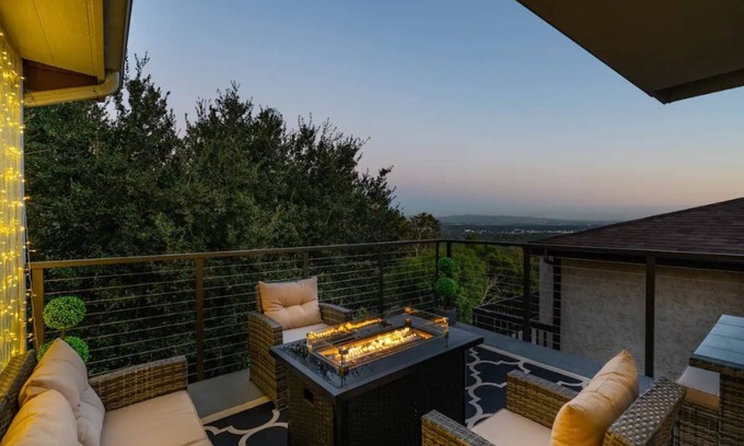 Sierra Madre House | Sierra Tree Haus - STUNNING VIEWS!, Walk to Trails & Cafe, EV Charge, Slf Checkn