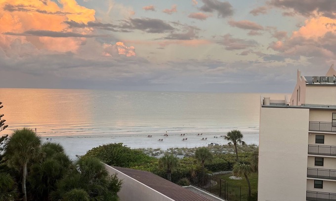 Siesta Key Condo | Siesta Key,Crescent Beach, 2bd-2bth,nSleeps 6, #1 Beach, Great Location!