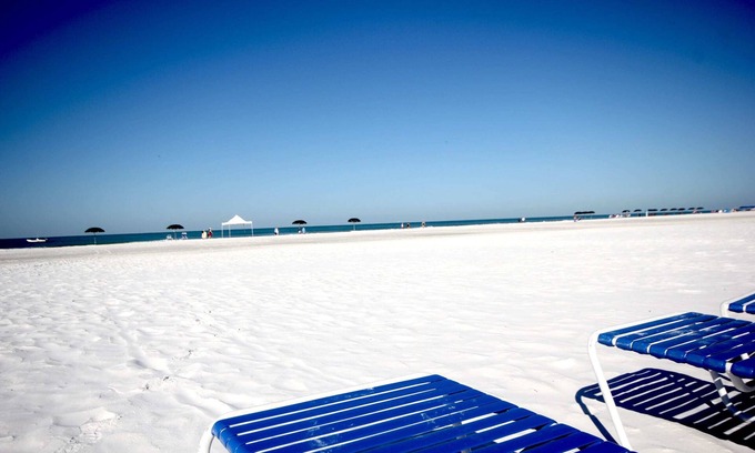 Aloha Kai Apartment | Siesta Key Getaway: Sun, Pool, & Fun