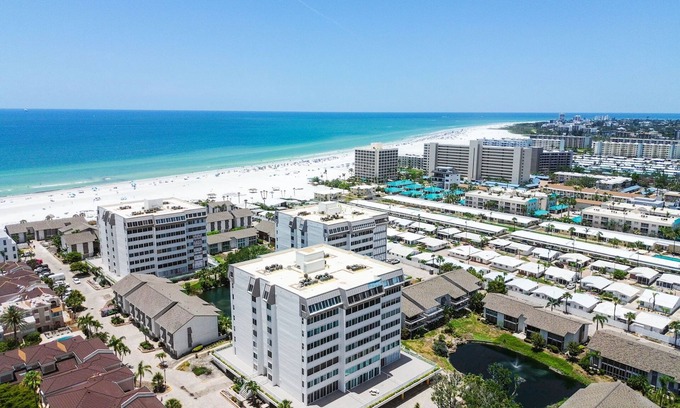 Siesta Key Apartment | Siesta Oceanview Condo - Sapcious 2 Bedroom Condo on Siesta Key Beach, by Gulf Coast Holiday Homes