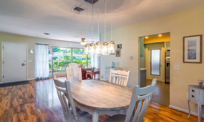 Southgate House | Siesta Side Stay