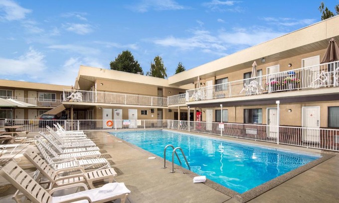 South Pandosy Hotel | Siesta Suites