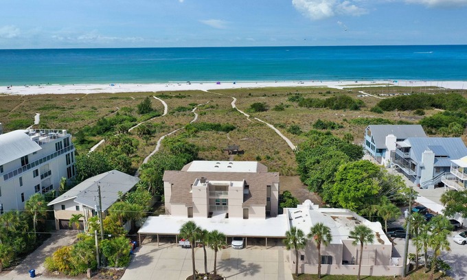 Siesta Key House | Siesta Sunset | Luxurious Beach Front Penthouse w/Views of Gulf, Minutes to Siesta Key Village