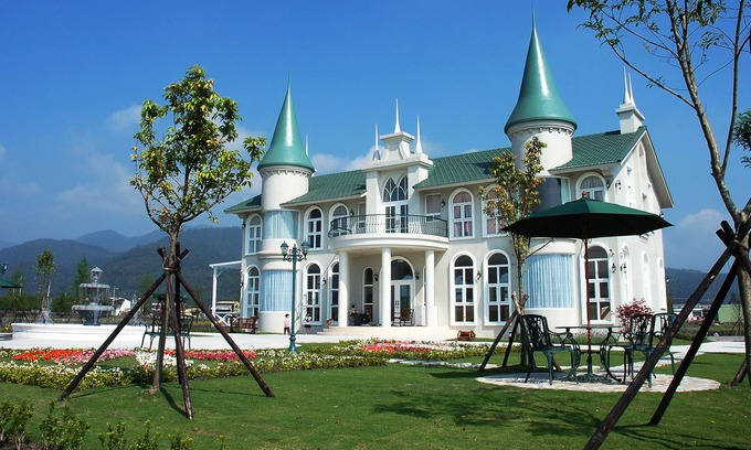 Yuanshan Bed & Breakfast | Sigma Castle