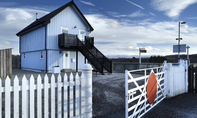Newtonmore Cottage | SIGNAL BOX, character holiday cottage, with open fire in Newtonmore