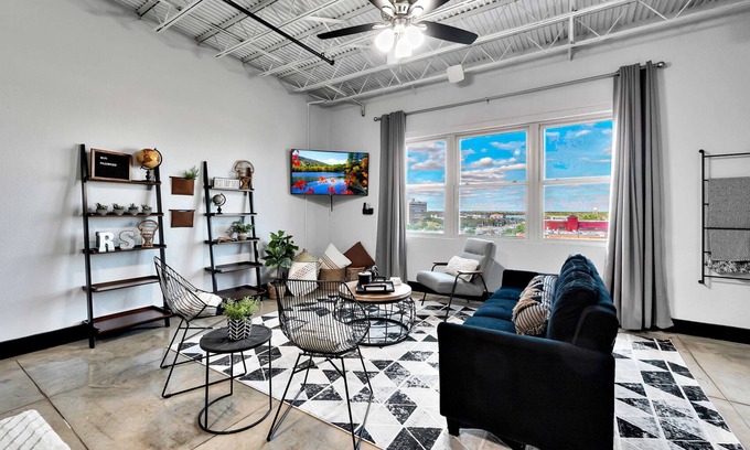 Brazos Apartment | Silo Boho Bungalow - Downtown Waco