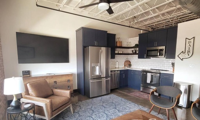 Brazos Apartment | Silo View - heart of downtown