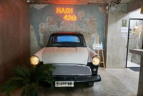 Silom Apartment | Silom Soi 3 Hash Apartment hip and funky with rooftop view
