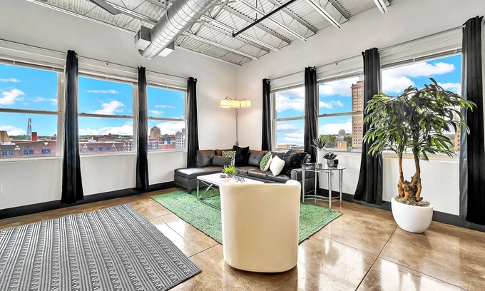 Brazos Condo | Silos Studio