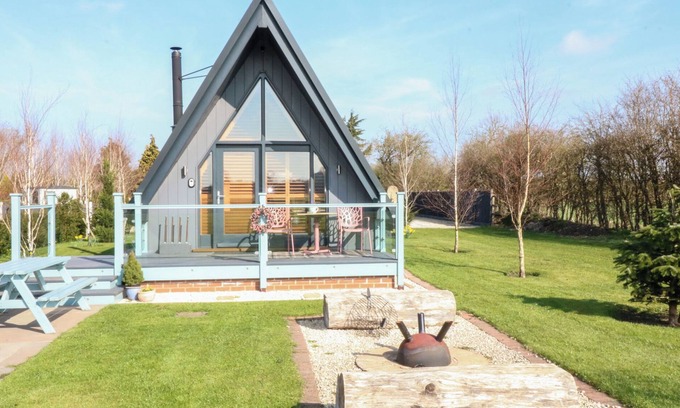 North Wheatley Cottage | SILVER BIRCH LODGE, romantic, with hot tub in Misterton