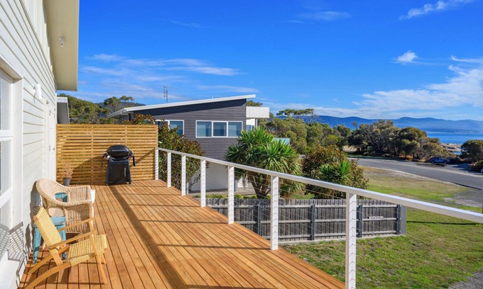 Bicheno House | Silver Hill - Freycinet Holiday Houses
