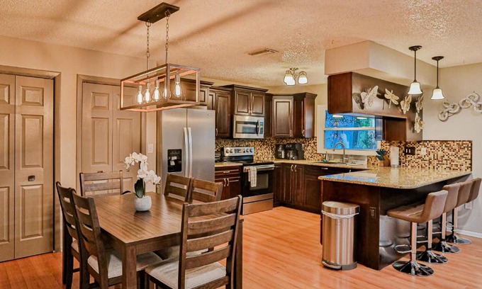 Palm Harbor House | Silver Lagoon