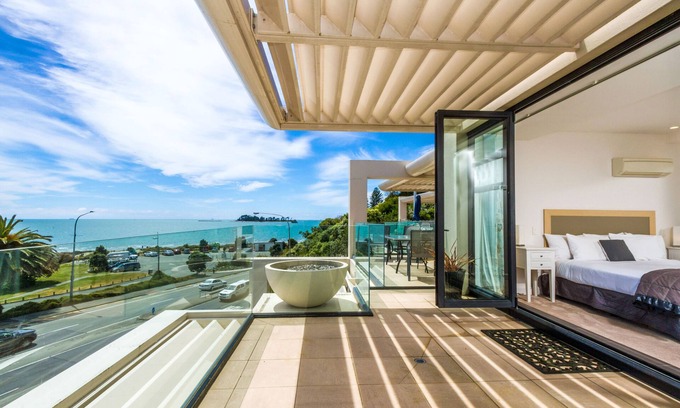Nelson Apartment | Silver Sands - Beautiful Penthouse-level Beachside Apartment