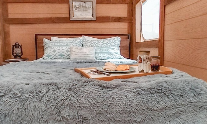 Tombstone Cabin | Silver Spur Homestead