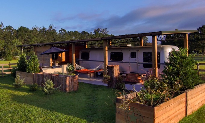 Fairhope House | Silver Star Glamping at its best ! Huge 30ft Airstream with everything and more