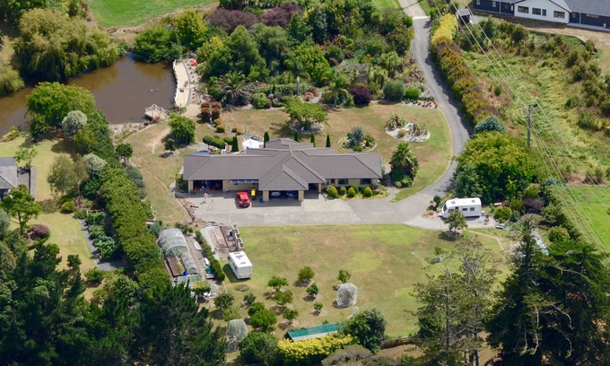 Red Beach Apartment | Silverdale Garden Stay