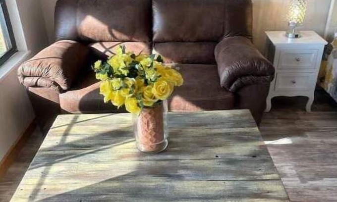 Johnson City Cabin | SilverDollar Winery Yellow Rose