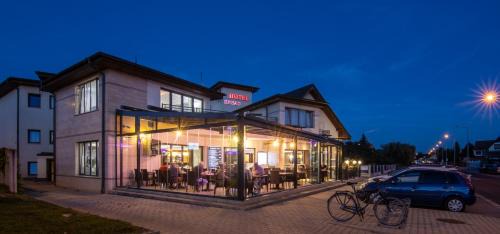 Mosonmagyarovar Hotel | Simbad Hotel & Bar Superior