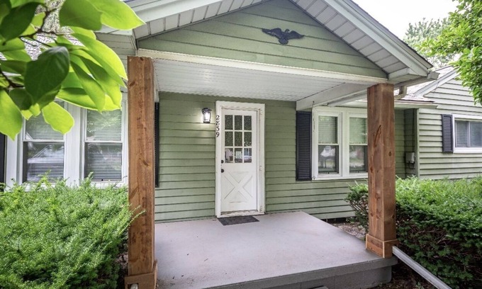 Lansing House | Simple and Sweet I 2 BR 1 BA Home in Lansing