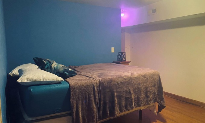 Downtown Baltimore Apartment | Simple, Cheap, and Cozy ROOM 3