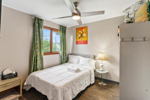 Airport Heights Community Council Bed & Breakfast | Simple Deluxe Private Room