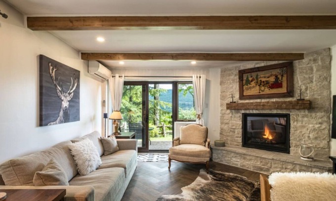 Mont-Tremblant Apartment | Simple & Luxe Condo with View