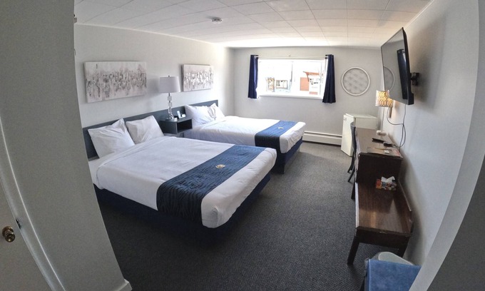 Creston House | Simple room with 2 queen beds, full bathroom.