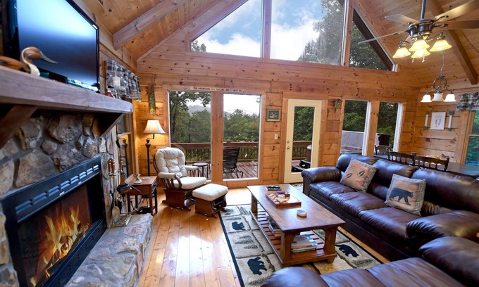Williamstown House | Simpler Times- Mineral Bluff GA 2br/2ba-Hot Tub- Wifi-Firepit
