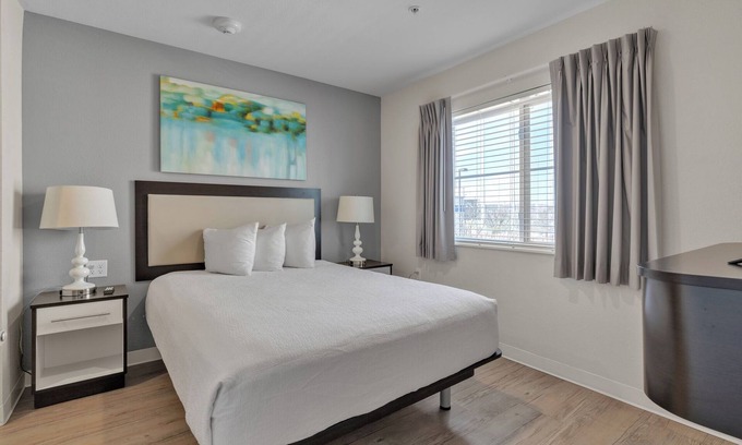 Far North Central Apartment | Simplicity At the Rim 1209 I Comfy 1 Bed 1 Bath
