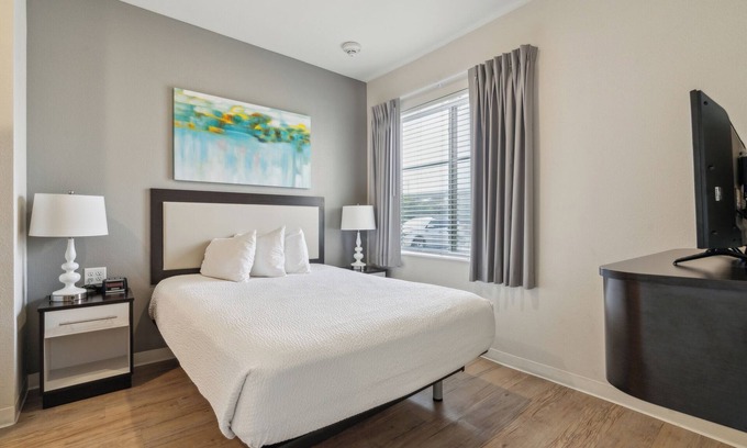 Far North Central Apartment | Simplicity At the Rim 1112 I Comfy 2 Bed 2 Bath