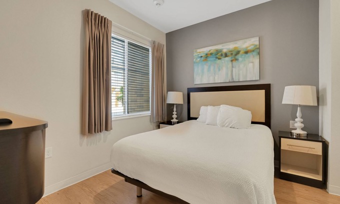 Far North Central Apartment | Simplicity At the Rim 1107 I Spacious 1 Bed 1 Bth