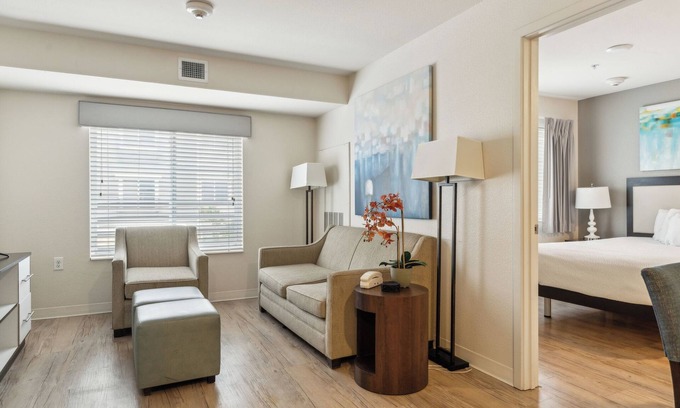 Far North Central Apartment | Simplicity At the Rim 1207 I Spacious 1 Bed 1 Bth