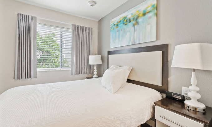 Far North Central Apartment | Simplicity At the Rim 1219 I Spacious 1 Bed 1 Bth
