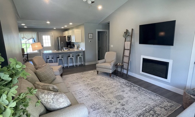 Quincy House | Simply Charming Nest-Nearly brand new, central, super clean, well appointed.