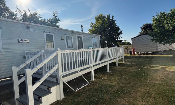 Clacton-on-Sea House | Singh&Leite Family caravan for 10 people with 2toilets and lovely Decking