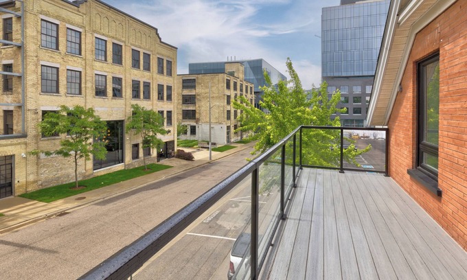 Mount Hope Huron Park Apartment | Single Bachelor unit en-suite Across from Google