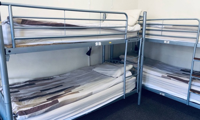 North West Hotel | Single bed in 8 bed dorm - Alba Self Catering