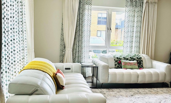 Kilcoole House | Single bed in a House