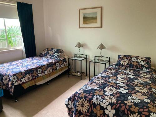 Swan Hill House | Single Bed Suit Single Travellers