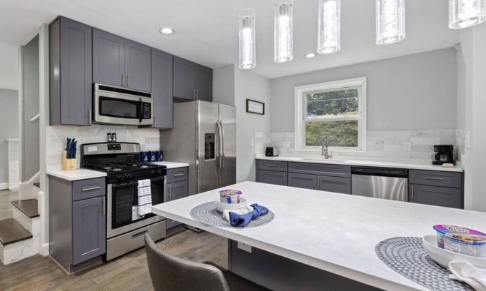 Forest Heights Bed & Breakfast | Single Family Home Near MGM/DC/CnvCtr/VA