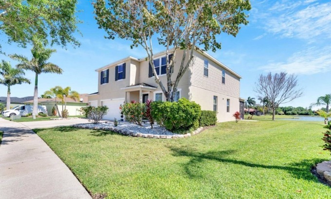 Apollo Beach House | Single Family Lake House