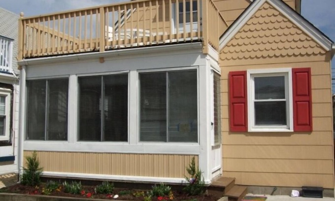 Gold Coast House | Single Family - Private, Beautiful, Comfortable, 4BR 3fulbth, 5 Min walk frm Bch