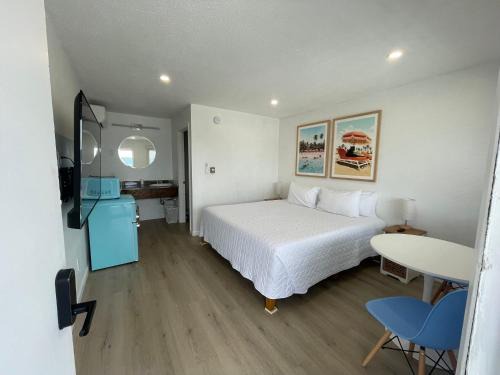 Lake City Hotel | Single King Room