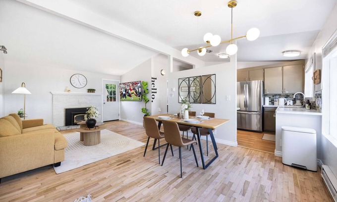 Shoreline House | Single-Level 2BR Retreat w/Hot Tub & Office