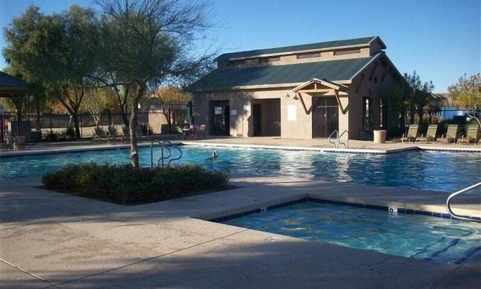 San Tan Valley House | Single Level! 3B 2B Johnson Ranch.