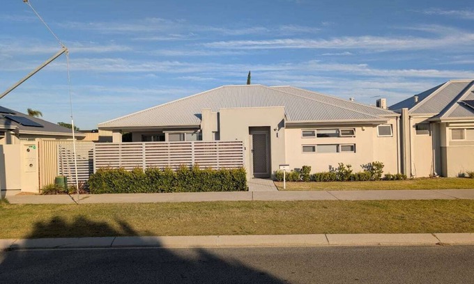 Craigie House | Single Level Family Home with Secure Parking and Courtyard