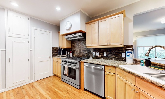 Cherrywood House | Single-level dog-friendly home with furnished deck, washer/dryer, AC
