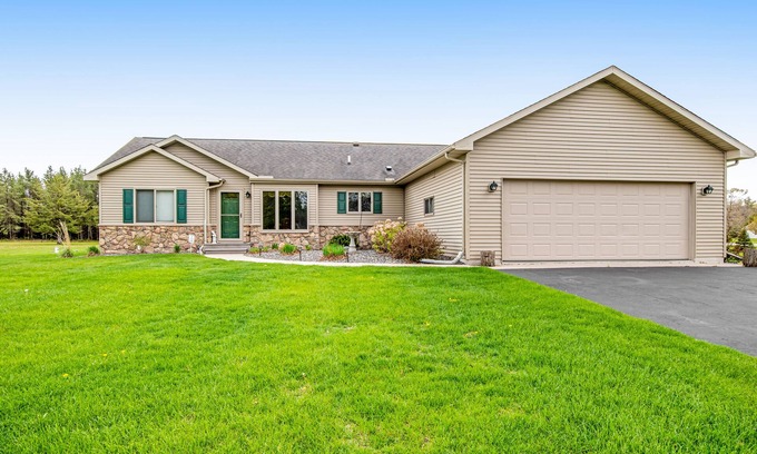 New Lisbon House | Single-level family-friendly home with large yard, WiFi & central AC