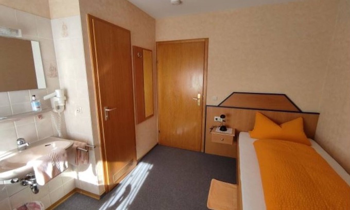 Beerfelden Cottage | Single room 2 - Gasthaus Zum Spälterwald